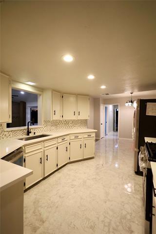 Photo - 905 Pine Tree Ln