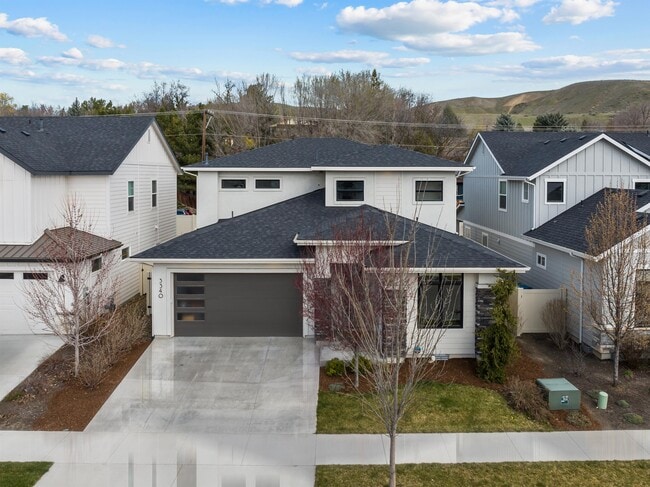 Building Photo - 3340 W Lassen Dr