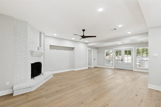 10903 Holly Springs Dr