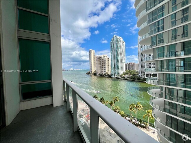 Building Photo - 300 S Biscayne Blvd Unit Loft 1006