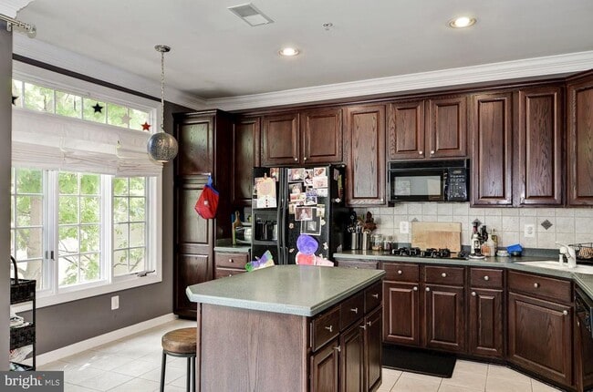 Photo - 4908 Waple Ln