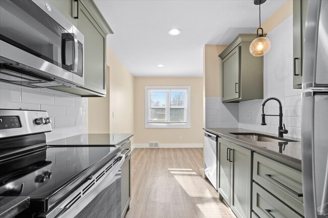 Building Photo - 621 Chestnut St Unit West