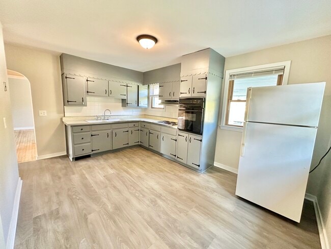 Building Photo - 109 Grand St Unit 109 Grand Street  A Rental