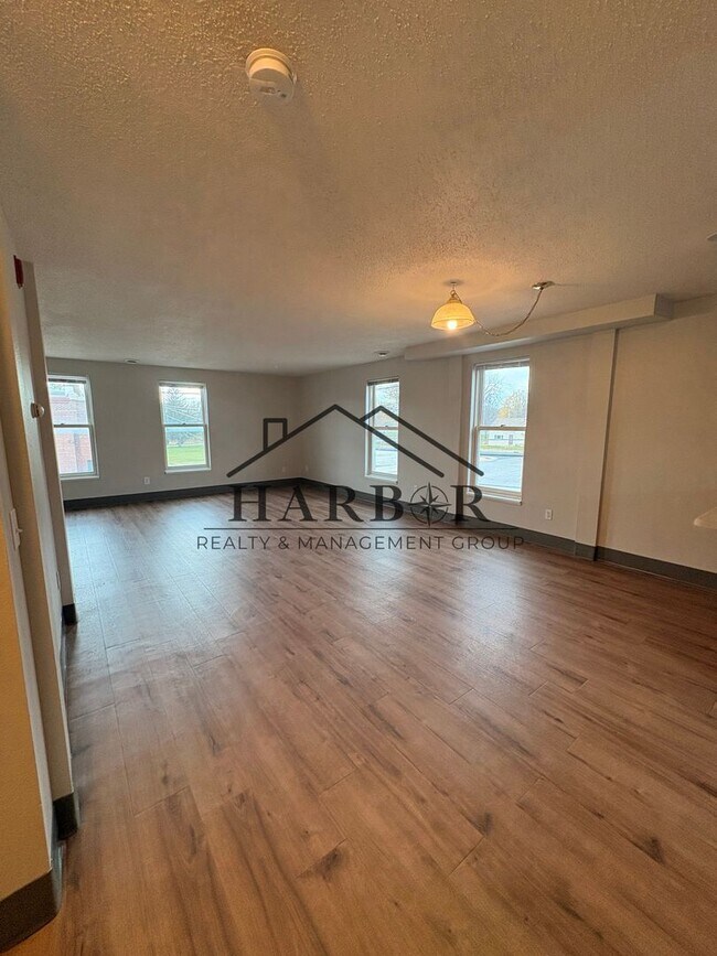 Photo - 146 S Broadway Ave Unit 206