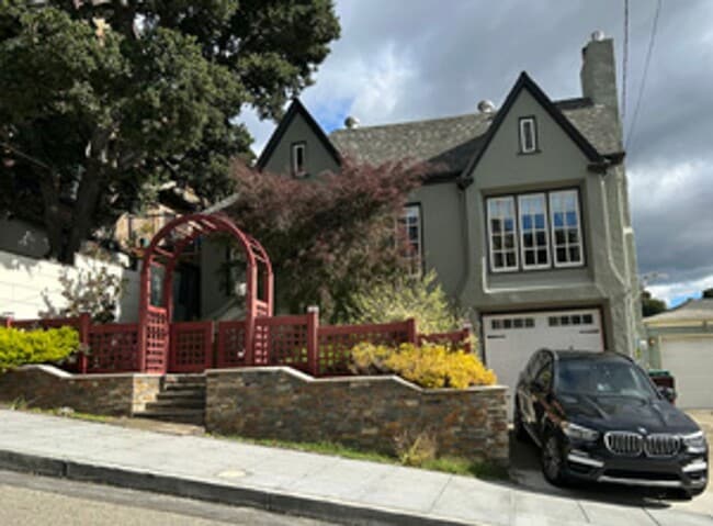 Building Photo - Welcome to this Fully Furnished Crocker Highland Gem!