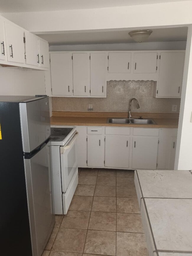 Kitchen - 11308 E Aaron Ln Unit 11308