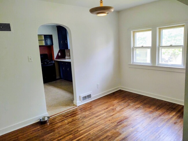 Photo - 402 Vine St Unit 402 1/2 Vine St Woodstock, IL