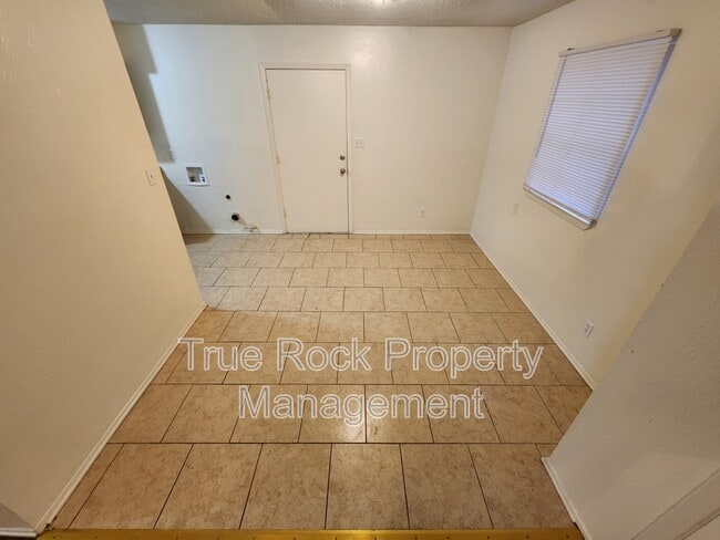 Photo - 805 Williams St