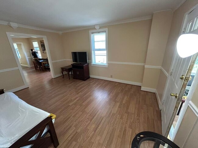 Living room - 316 S Plain St