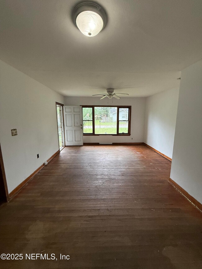 Photo - 1042 St Clair St