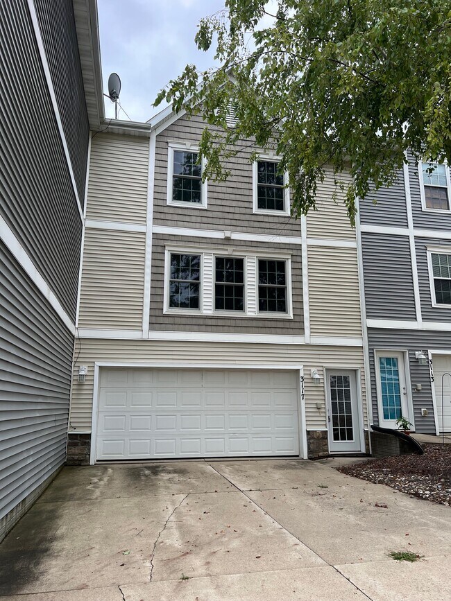 Building Photo - 3117 SW Sharmin Ln Rental