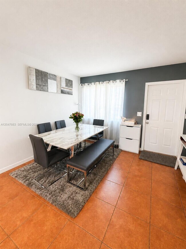 7830 NW 6th St Unit 103
