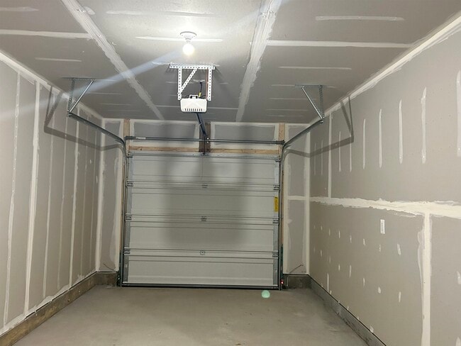 Photo - 424 Willowshire Ct