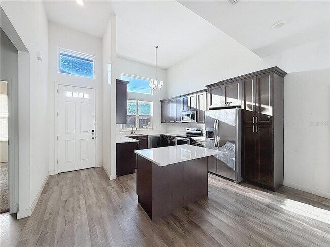 Photo - 1843 Manitoba Ct