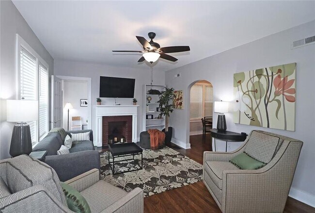 2039 Ridgedale Rd NE