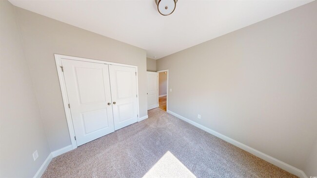 Photo - 1072 Moen Lp