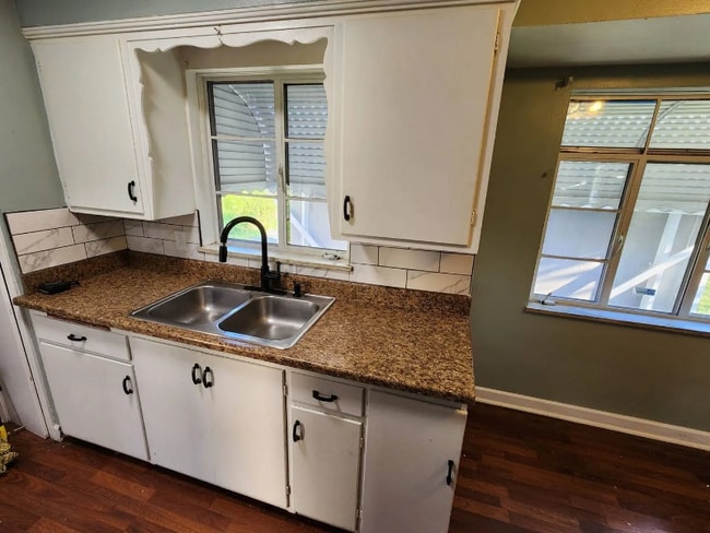 Photo - 11202 Mountview Ave