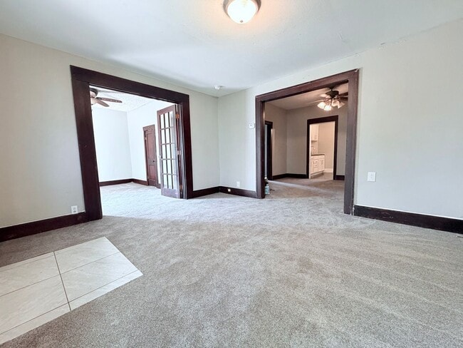 Building Photo - Stretch out in this large 3 bed 2 bath!