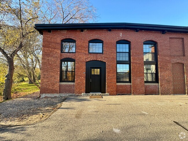 Building Photo - 30 Lincoln St Unit #10 Rental