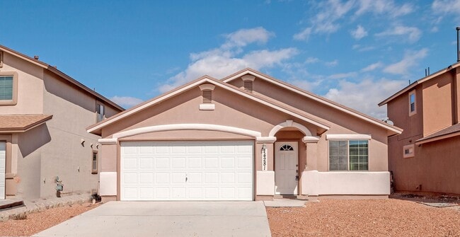 Building Photo - Amazing and Spacious Single Story 3 BR 2 BA! Rental