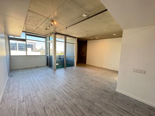 Building Photo - Downtown Las Vegas Luxury Condo with Moder...