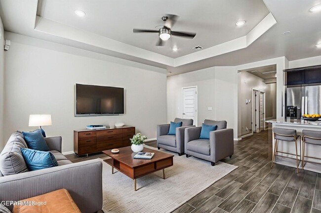 Photo - 13704 Harbottle St