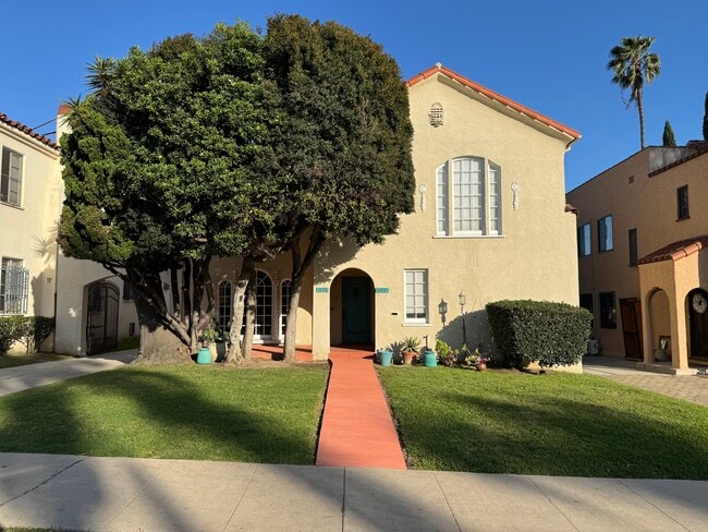 Building Photo - 1076 S Redondo Blvd Rental