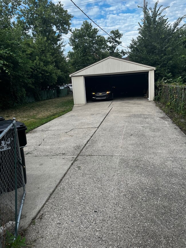 Driveway/Backyard - 6012 Whittier