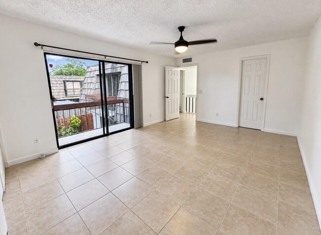 4039 Palm Bay Cir