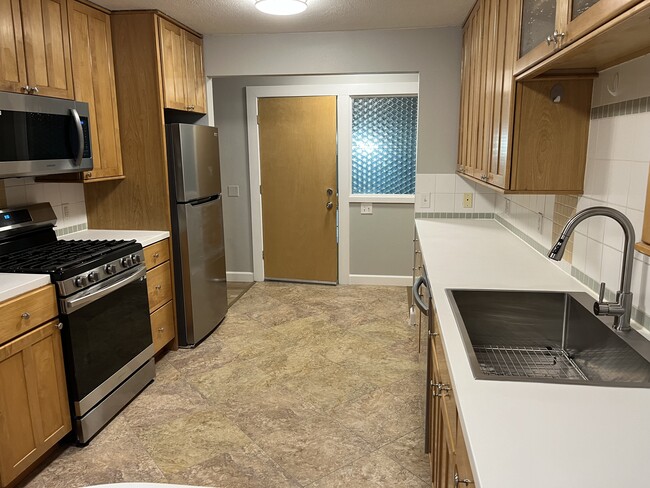 Kitchen - 2210 Roosevelt Dr Unit 1