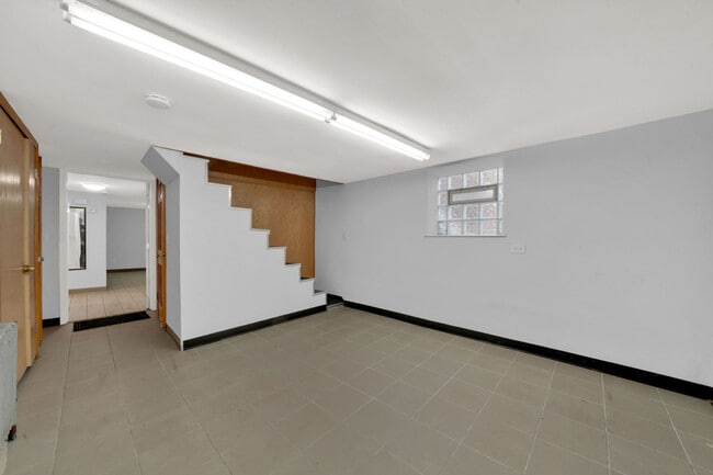 Photo - 6238 S Massasoit Ave