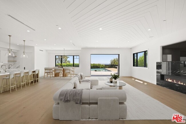 Photo - 1744 Correa Way