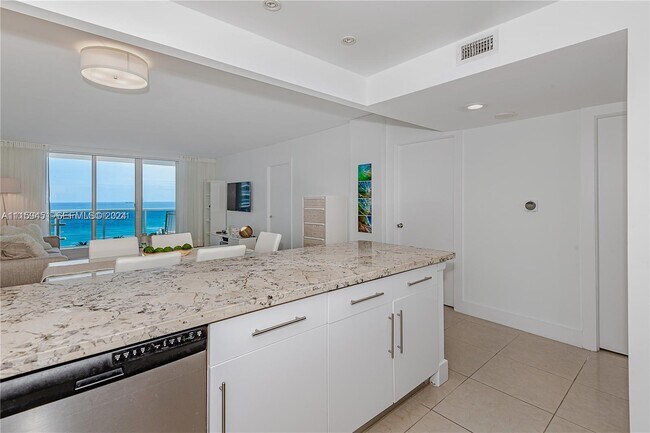 Photo - 2301 Collins Ave Unit 938
