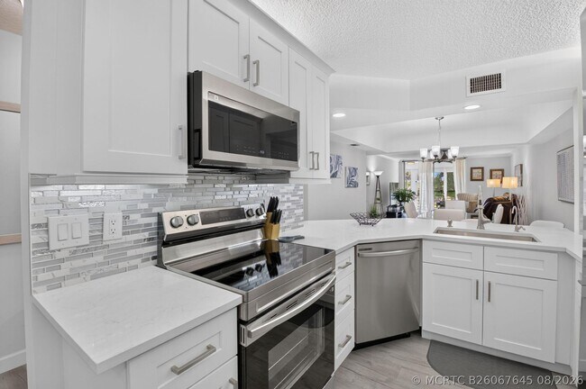 23249 Barwood Ln N Unidad 305