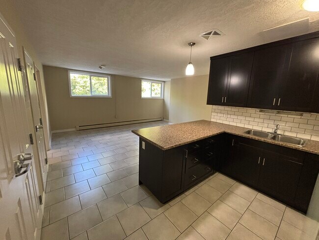 Photo - 30-30 Westmount Rd W Unit 21