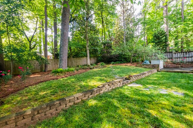 Photo - 2291 Strathmore Dr NE