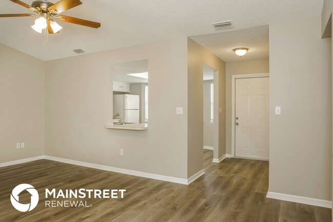 Photo - 2102 Thames Rd SE