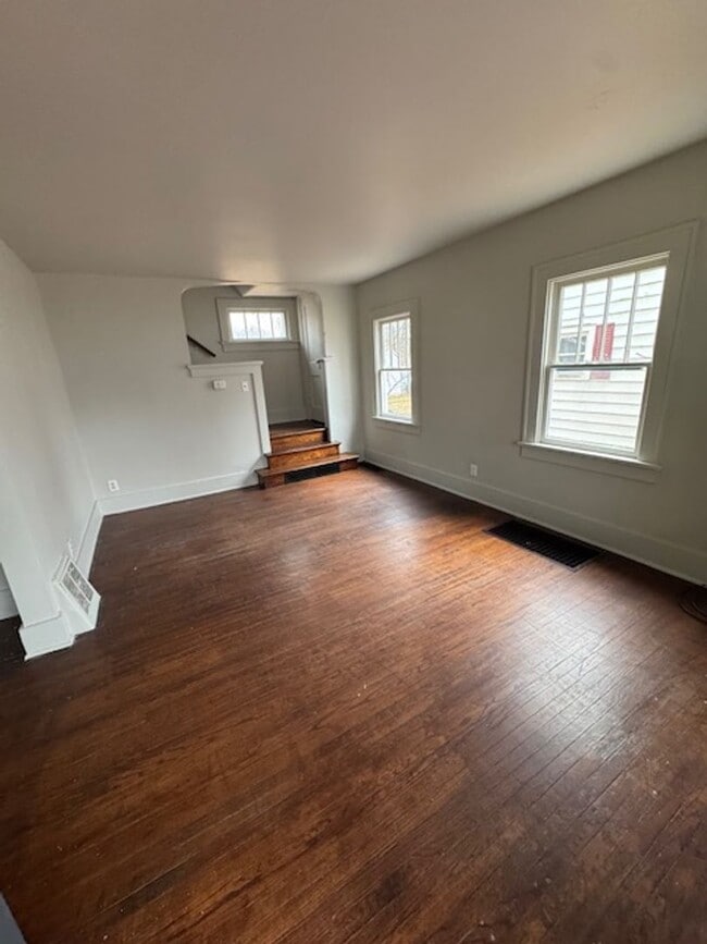 Photo - 3105 Alexander St