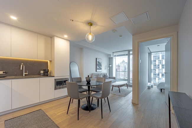 Building Photo - 1500 Boul René-Lévesque O Unit 1001