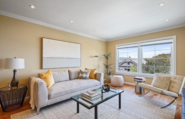 Photo - 16-18-18 Hoffman Ave Unidad 18 Hoffman