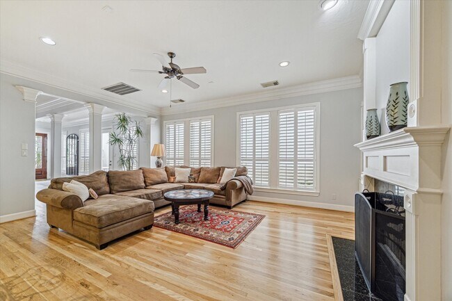 Photo - 523 Archwood Trail