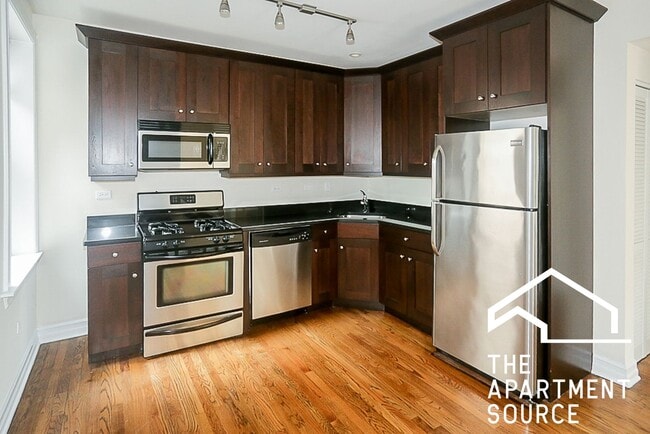 Building Photo - 3816 N Sheffield Ave Unit 3E