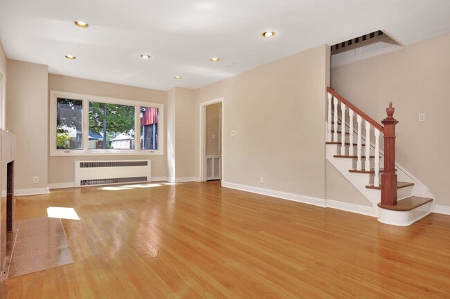 Photo - 7543 192nd St