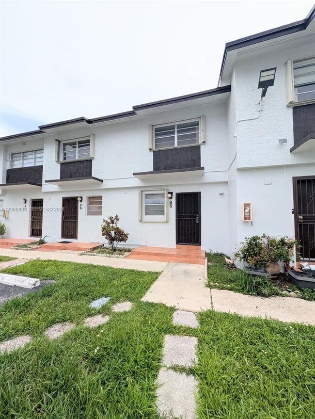 Photo - 21 SW 109th Ave