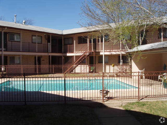 Piscina - Dryfield Apartments