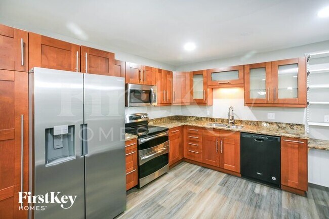 Photo - 6050 Northland Rd