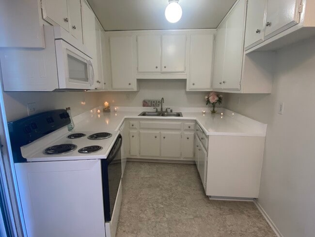 Photo - The Grecian Terrace Apartments