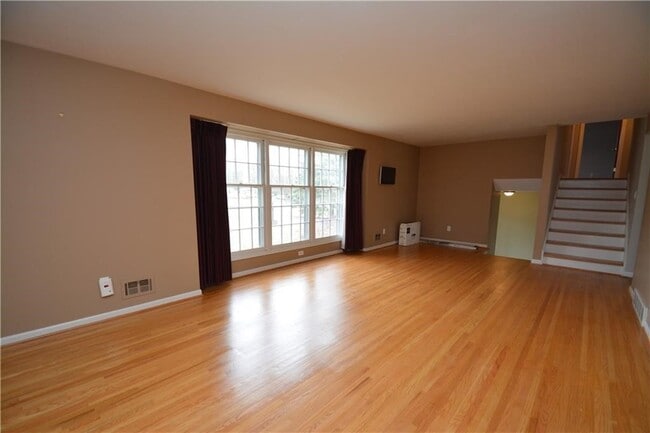Photo - 28 Candlewood Dr