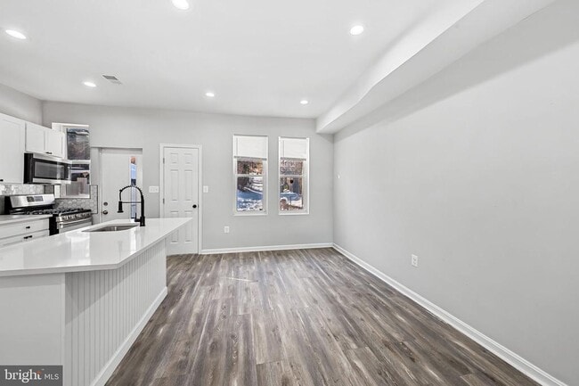 Photo - 4206 Ivanhoe Ave