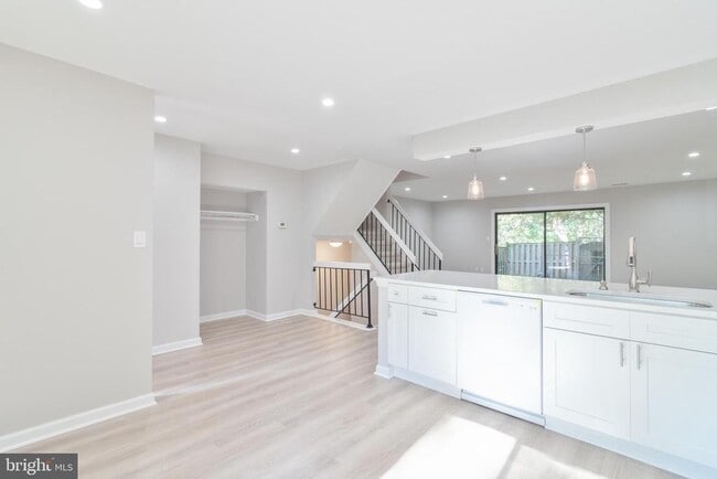 Photo - 8748 Ridge Hollow Ct